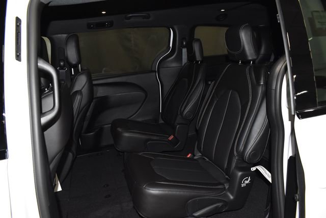 New 2026 Chrysler Pacifica Select image 25