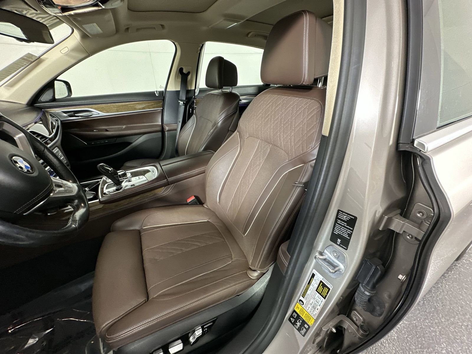 Used 2019 BMW 750i xDrive w/ Executive Package AWD/4WD image 11