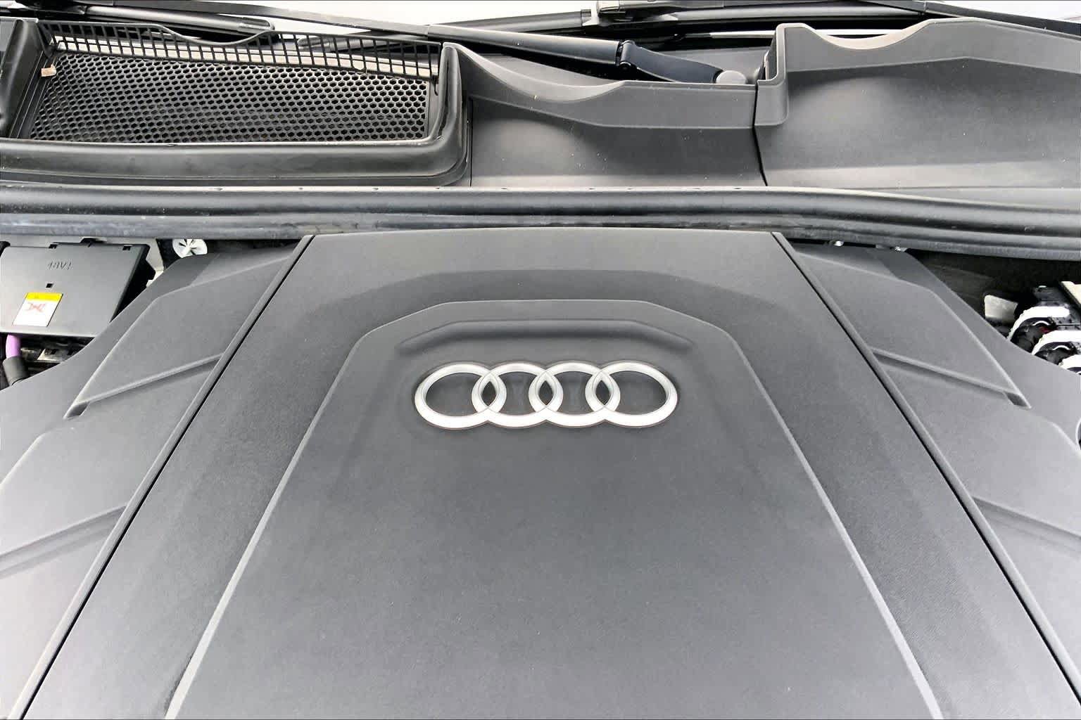 Used 2019 Audi Q8 Premium Plus w/ Premium Plus AWD/4WD image 31