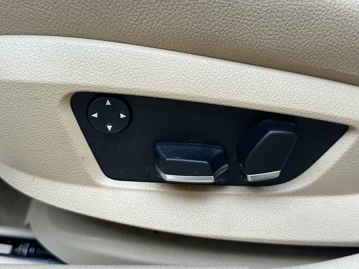Used 2011 BMW 528i Sedan RWD image 14