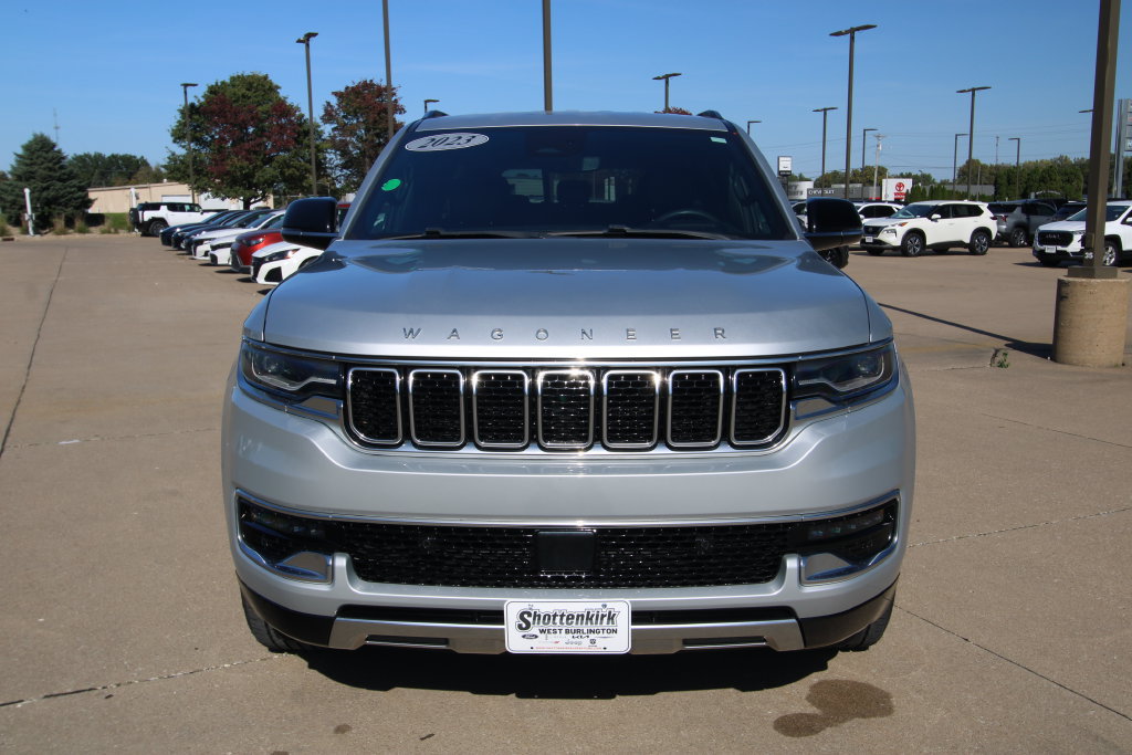 Used 2023 Jeep Wagoneer Series III w/ Preferred Equipment Group AWD/4WD image 2