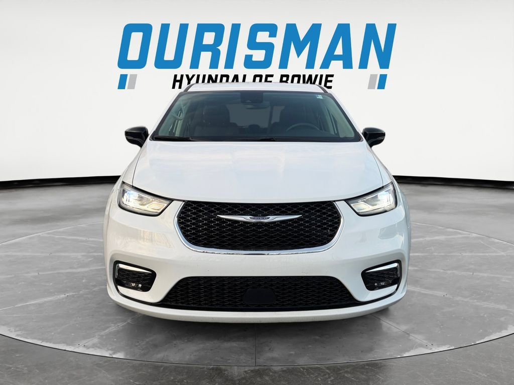 Used 2024 Chrysler Pacifica Touring-L image 8