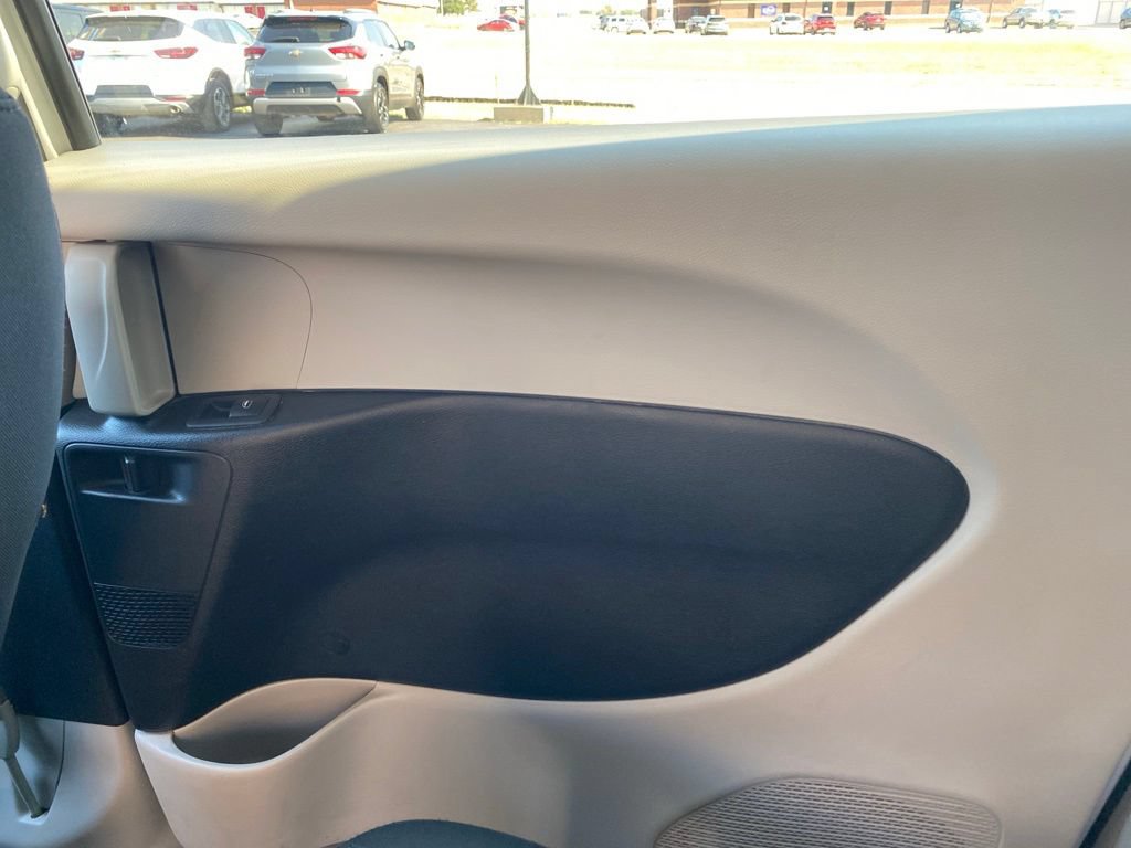 Used 2023 Chrysler Voyager LX FWD image 30