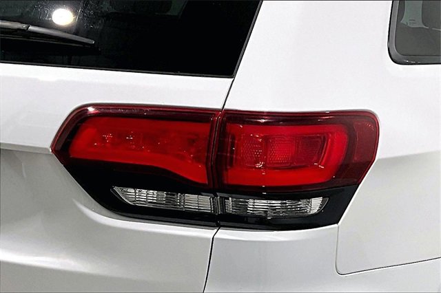 Used 2020 Jeep Grand Cherokee Altitude image 24