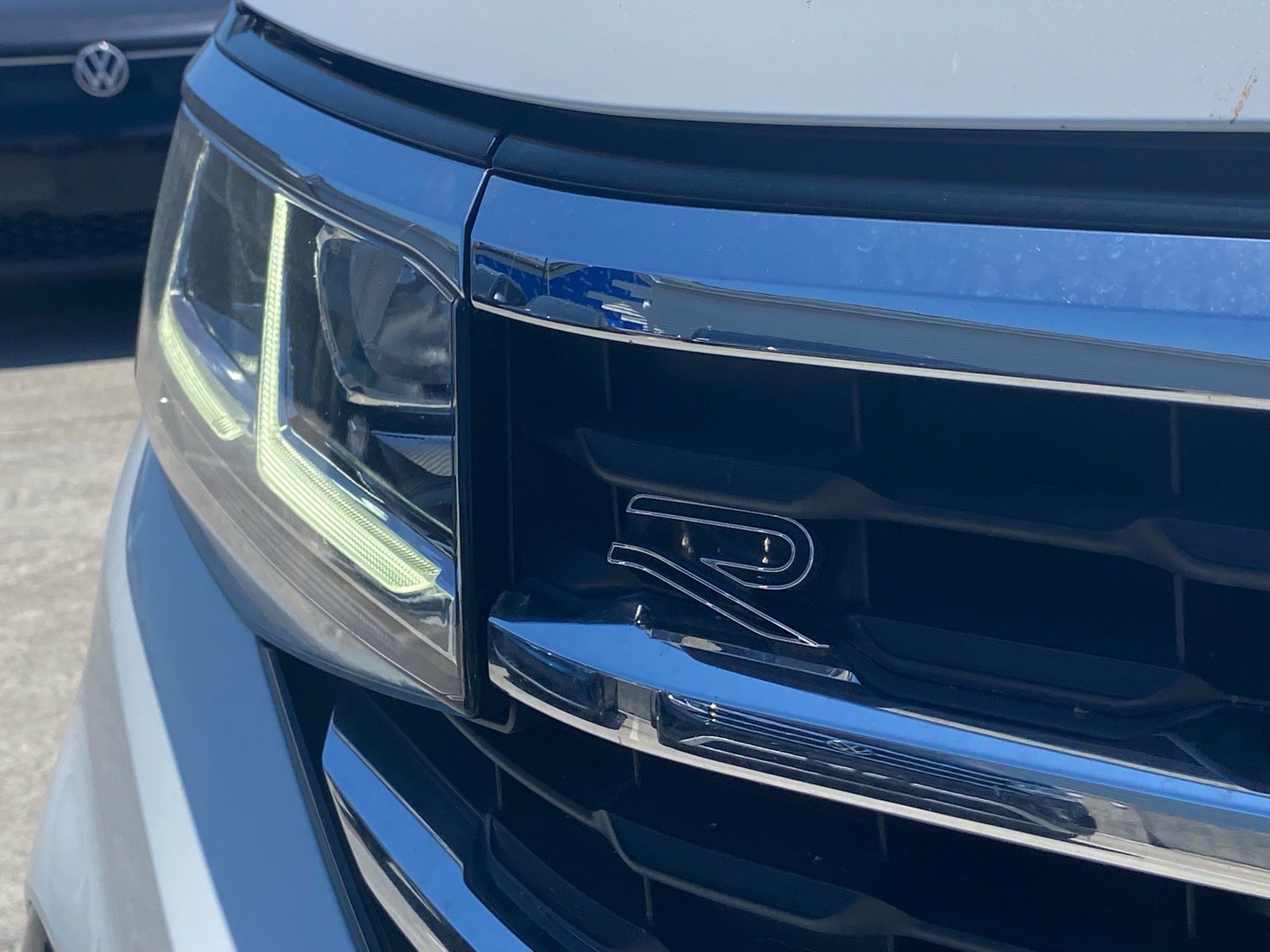 Certified 2022 Volkswagen Atlas Cross Sport SEL Premium R-Line AWD/4WD image 4