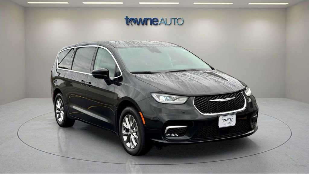 Certified 2023 Chrysler Pacifica Touring-L image 7