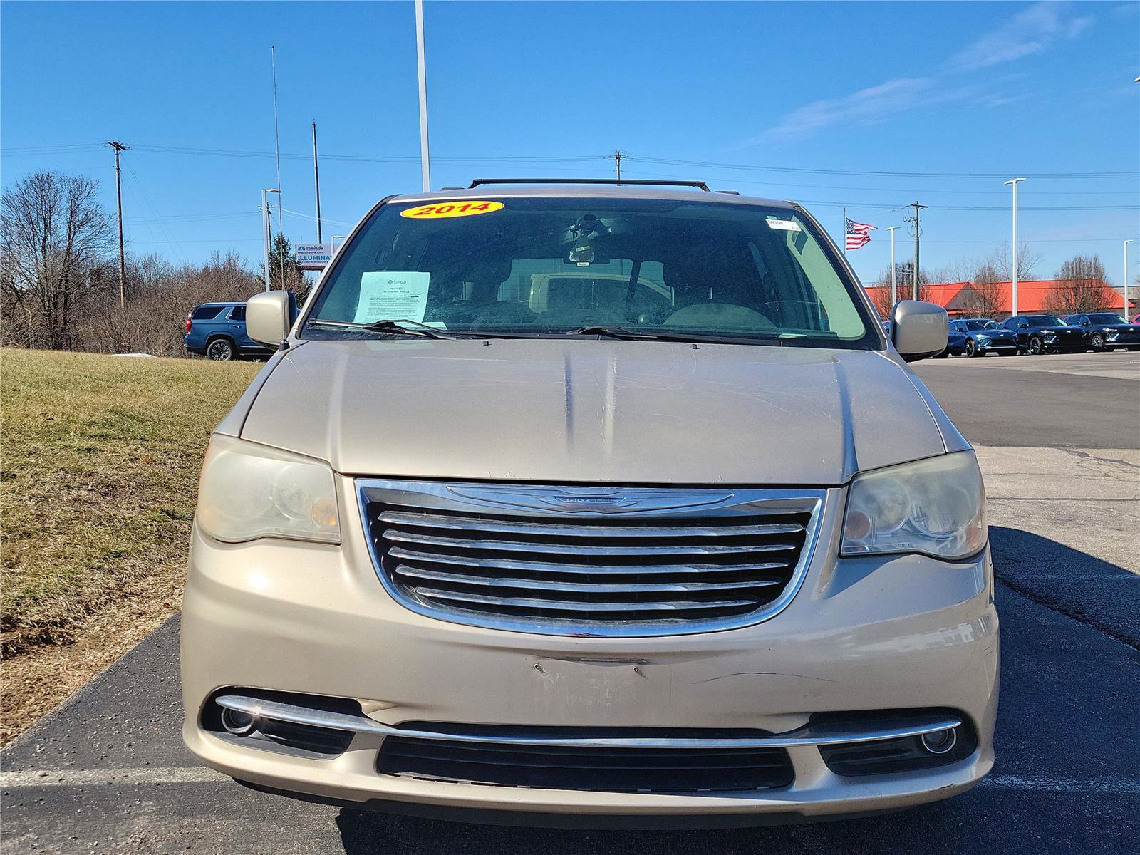 Used 2014 Chrysler Town & Country Touring image 2