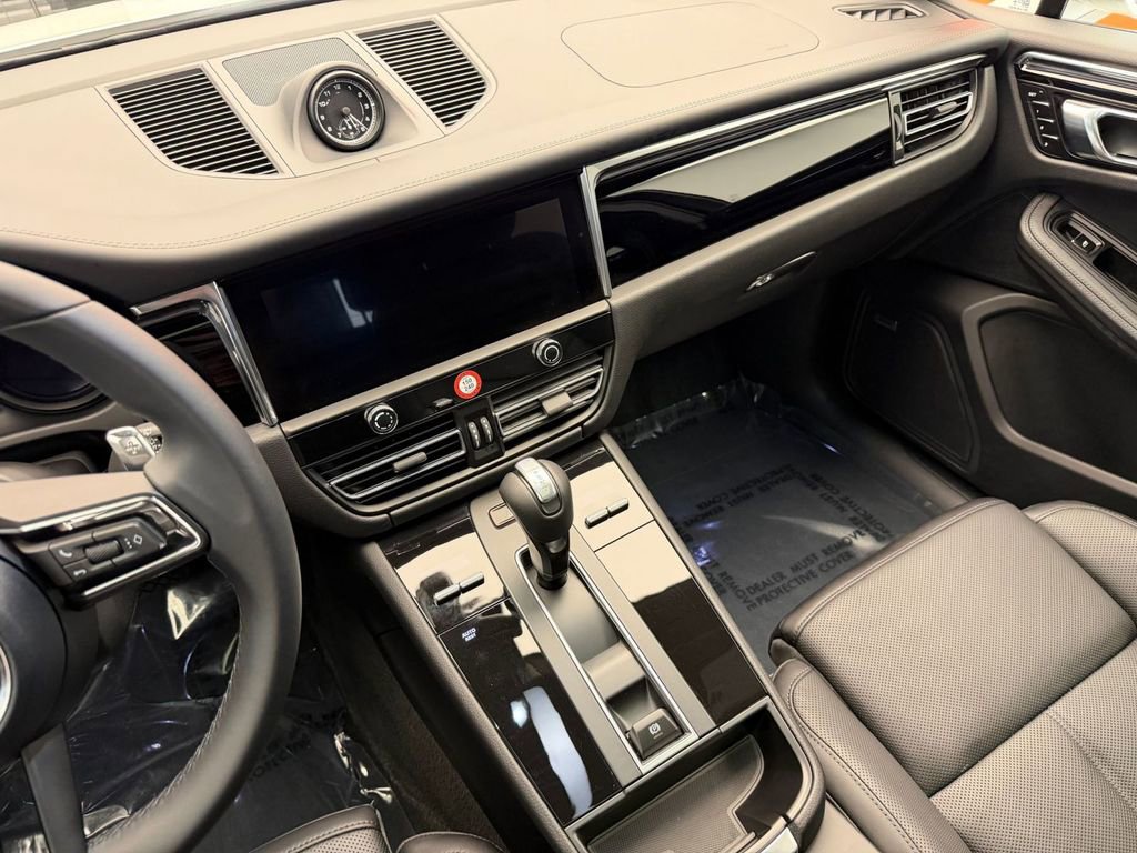 Used 2026 Porsche Macan AWD/4WD image 12