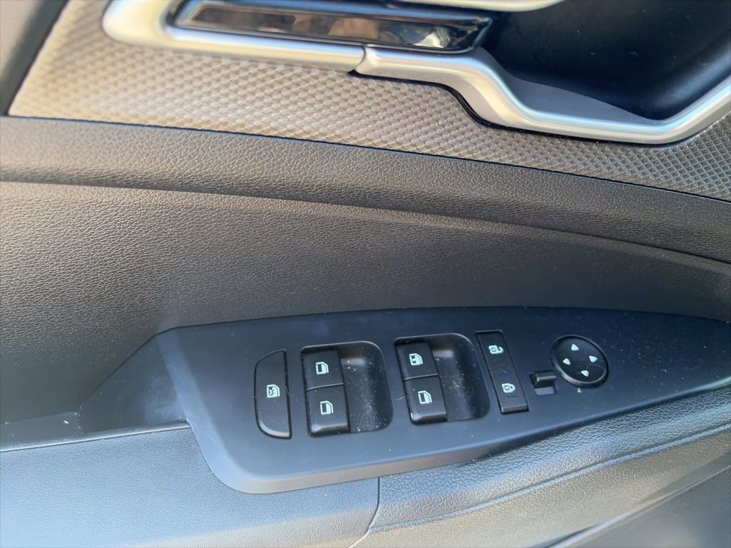 Used 2024 Kia Sportage LX image 17