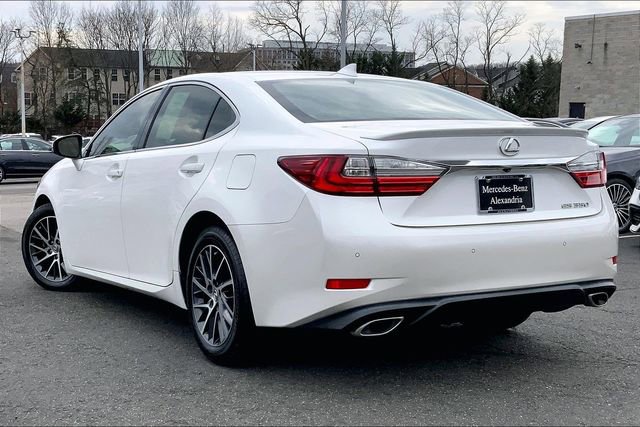 Used 2016 Lexus ES 350 350 w/ Luxury Package w/Wood Trim image 10