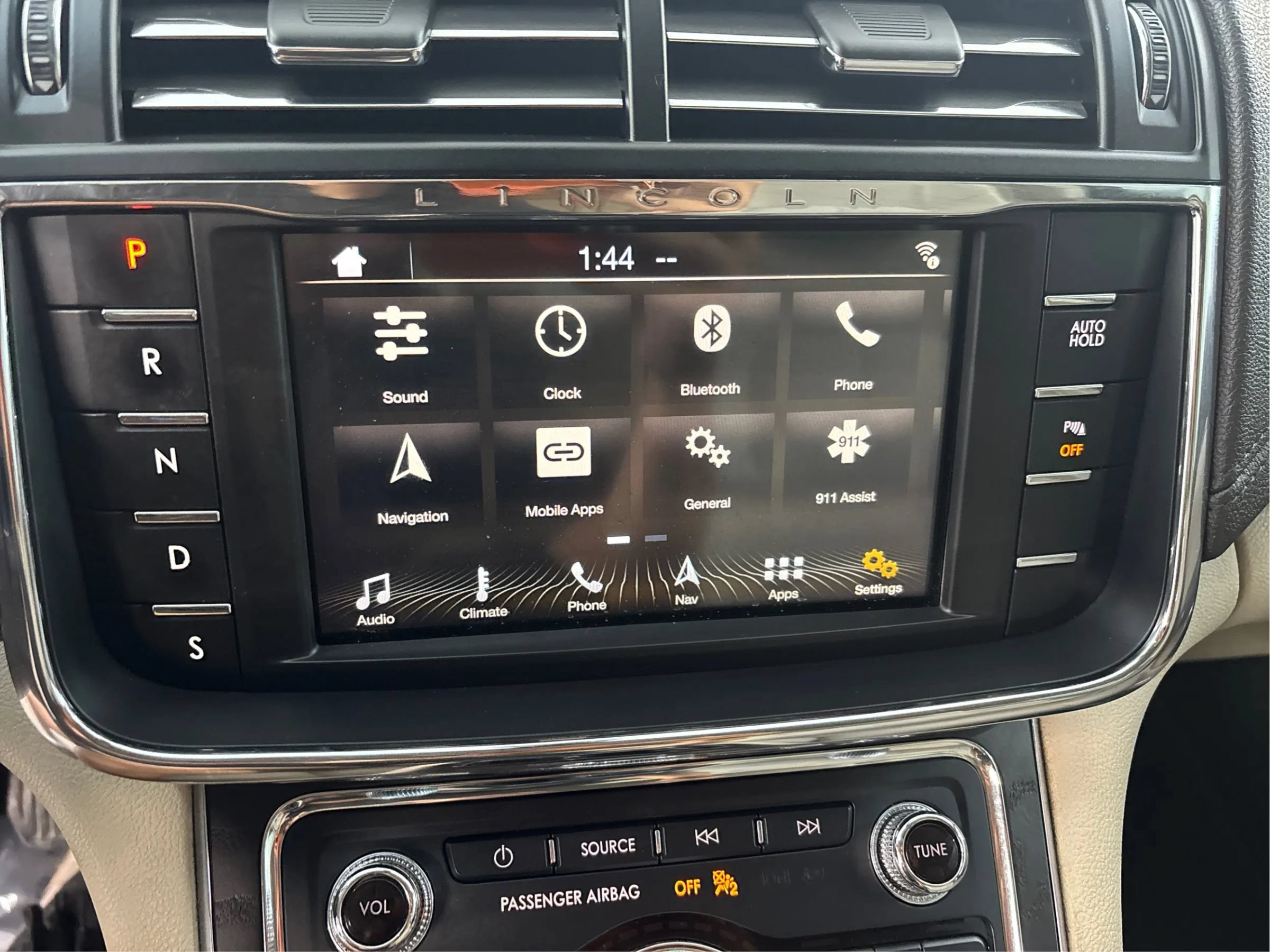 Used 2017 Lincoln Continental Select FWD image 41