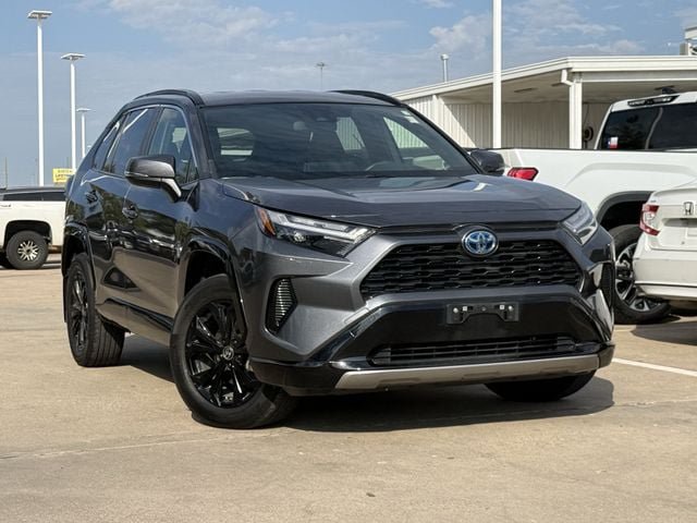 Used 2022 Toyota RAV4 SE AWD/4WD image 2