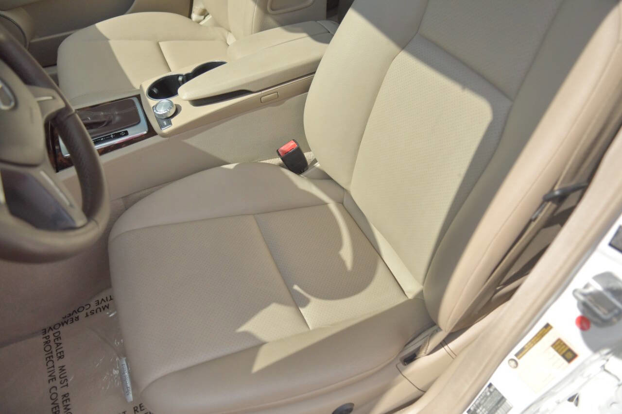 Used 2013 Mercedes-Benz C 300 4MATIC Sedan w/ Multimedia Pkg image 19