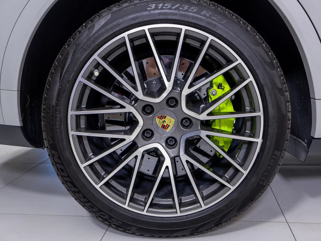 Certified 2020 Porsche Cayenne Turbo S AWD/4WD image 31