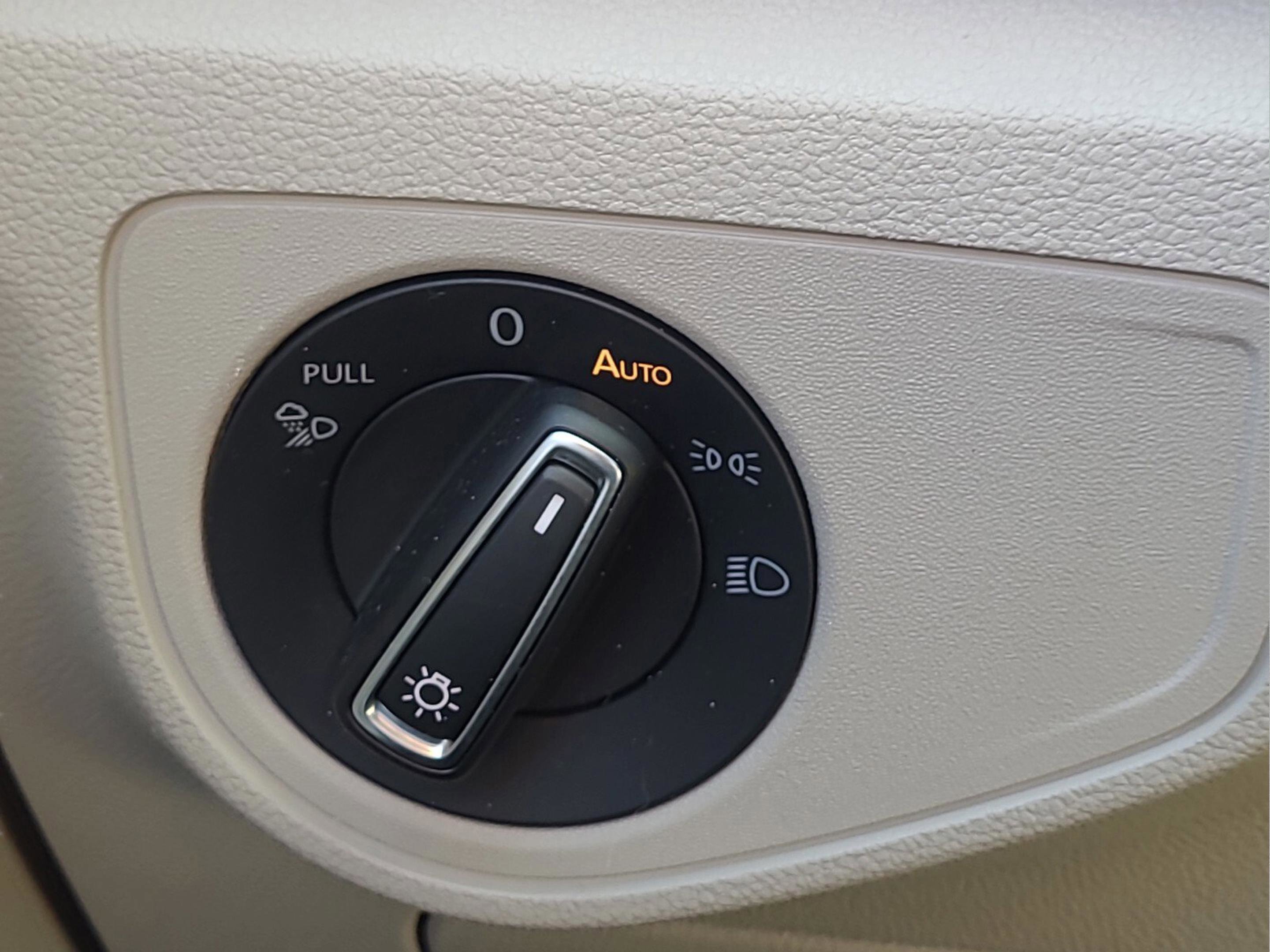 Used 2023 Volkswagen Atlas SE image 24