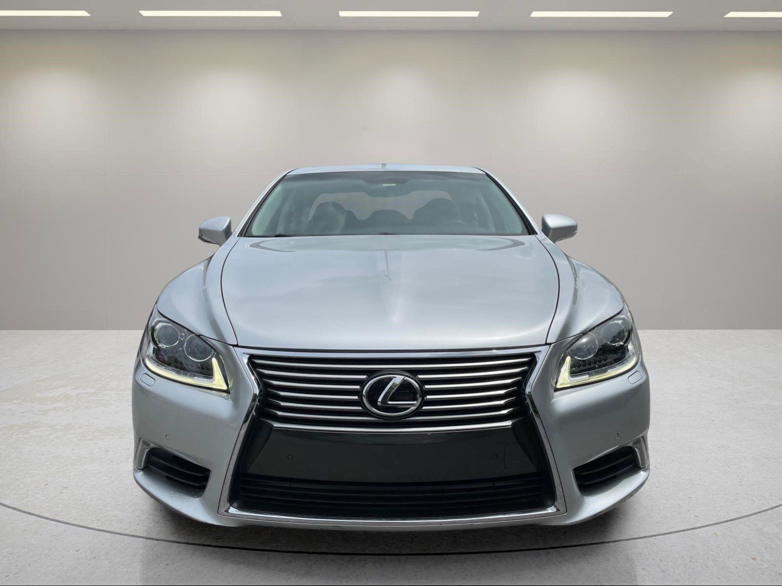 Used 2015 Lexus LS 460 w/ Comfort Package RWD image 8