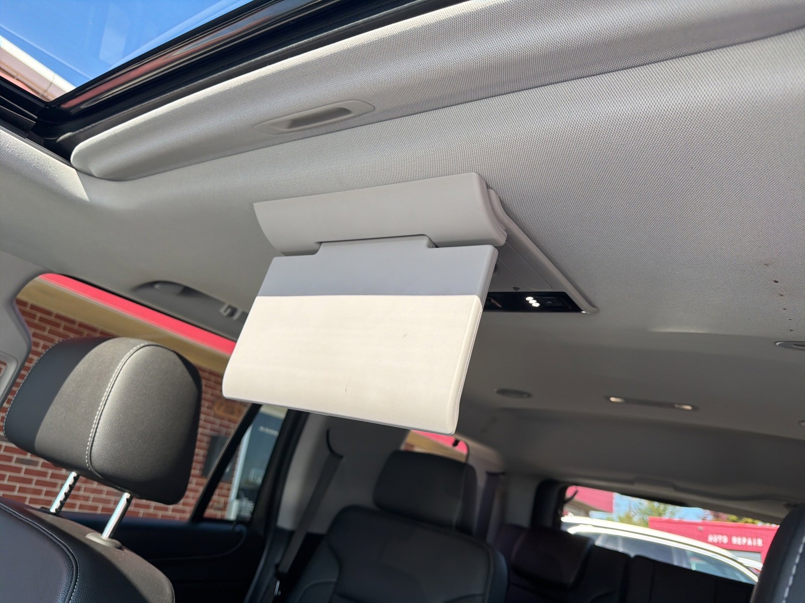 Used 2018 Chevrolet Tahoe Premier image 34