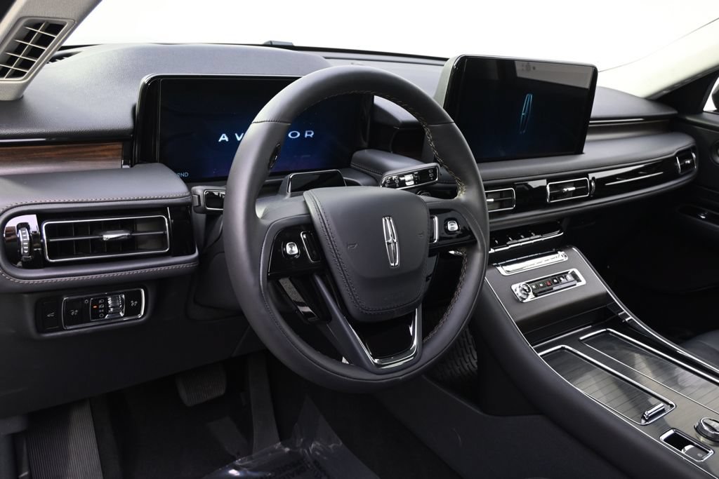 New 2026 Lincoln Aviator Reserve w/ Jet Appearance Package AWD/4WD image 11