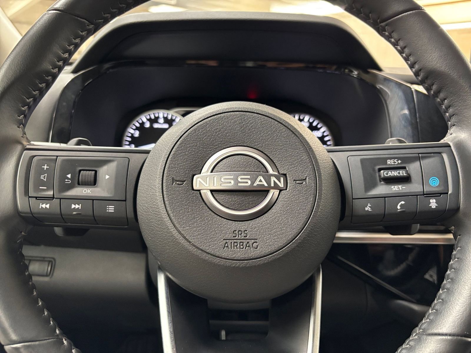 Used 2025 Nissan Pathfinder SV FWD image 30
