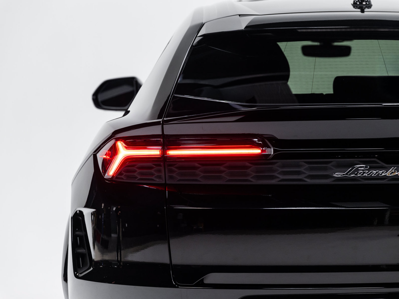 Used 2025 Lamborghini Urus SE AWD/4WD image 25