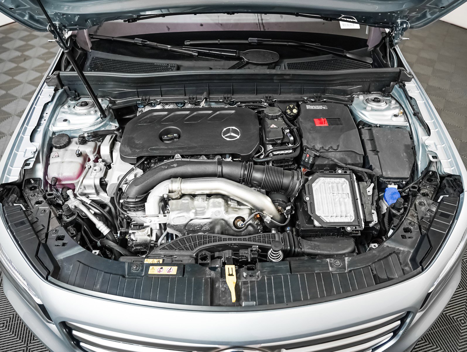 New 2025 Mercedes-Benz GLB 250 4MATIC image 4