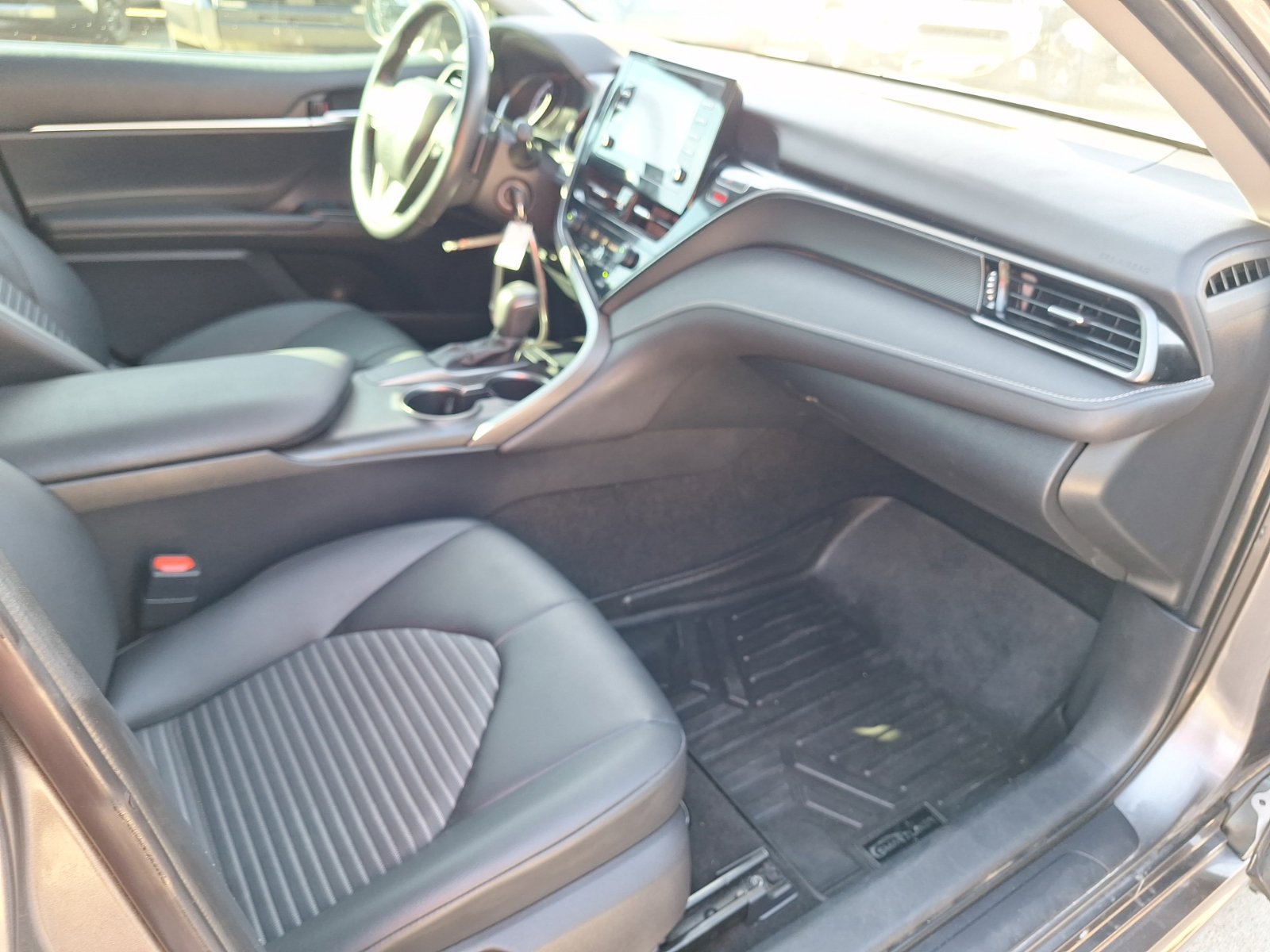 Used 2021 Toyota Camry SE FWD image 31