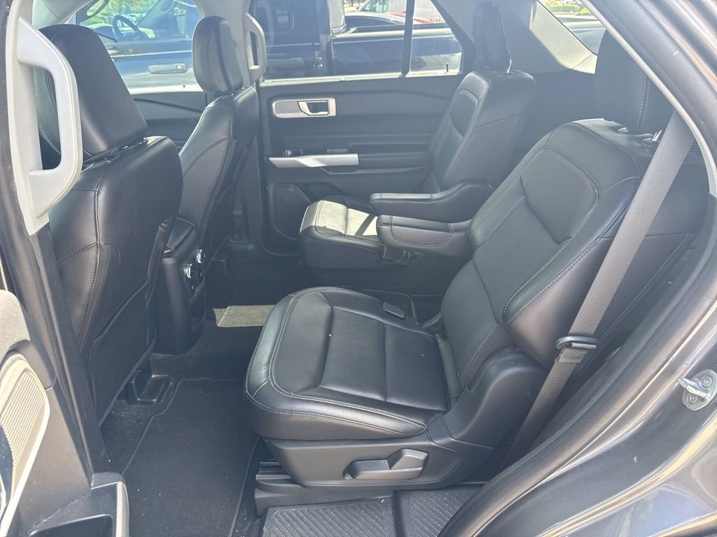 Used 2021 Ford Explorer Limited w/ Equipment Group 301A RWD image 6