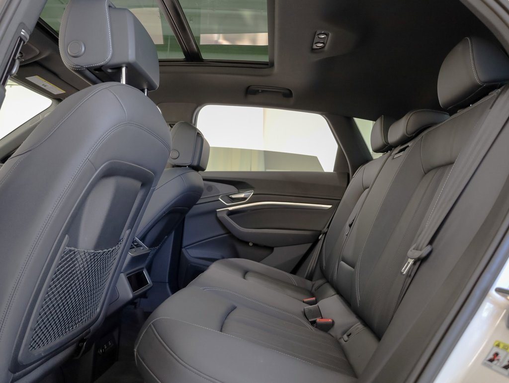 Used 2023 Audi e-tron Premium Plus w/ Premium Plus Package image 30