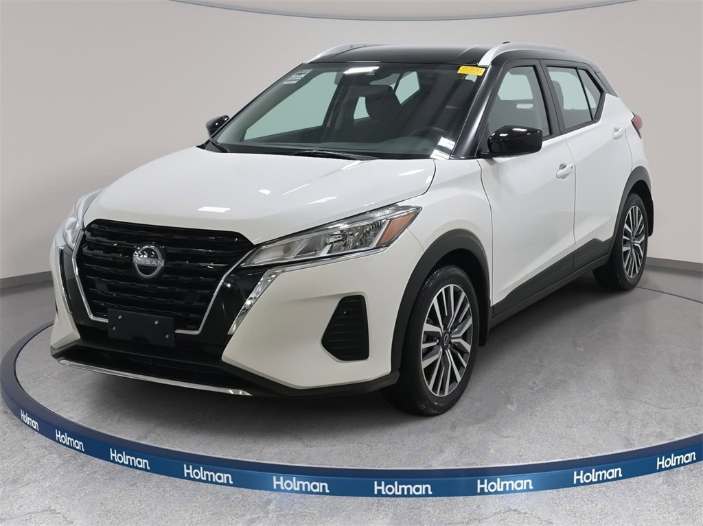 Used 2024 Nissan Kicks SV image 1