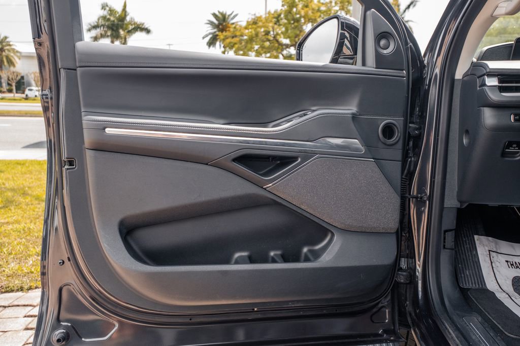 Used 2025 Lincoln Navigator L Reserve image 17