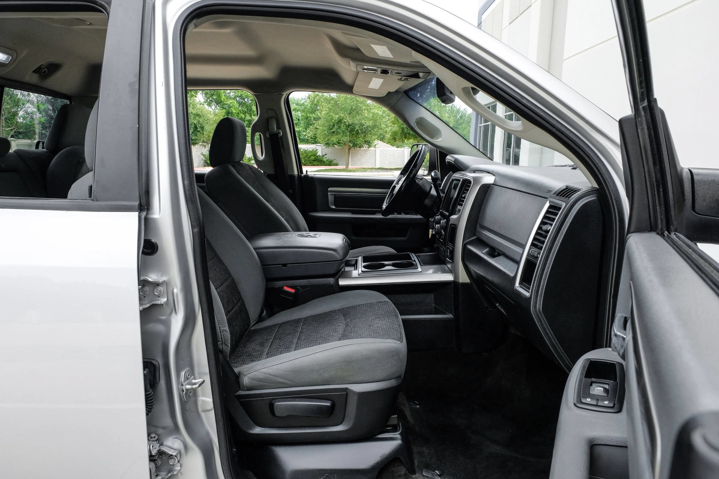 Used 2015 RAM 3500 Big Horn AWD/4WD image 40