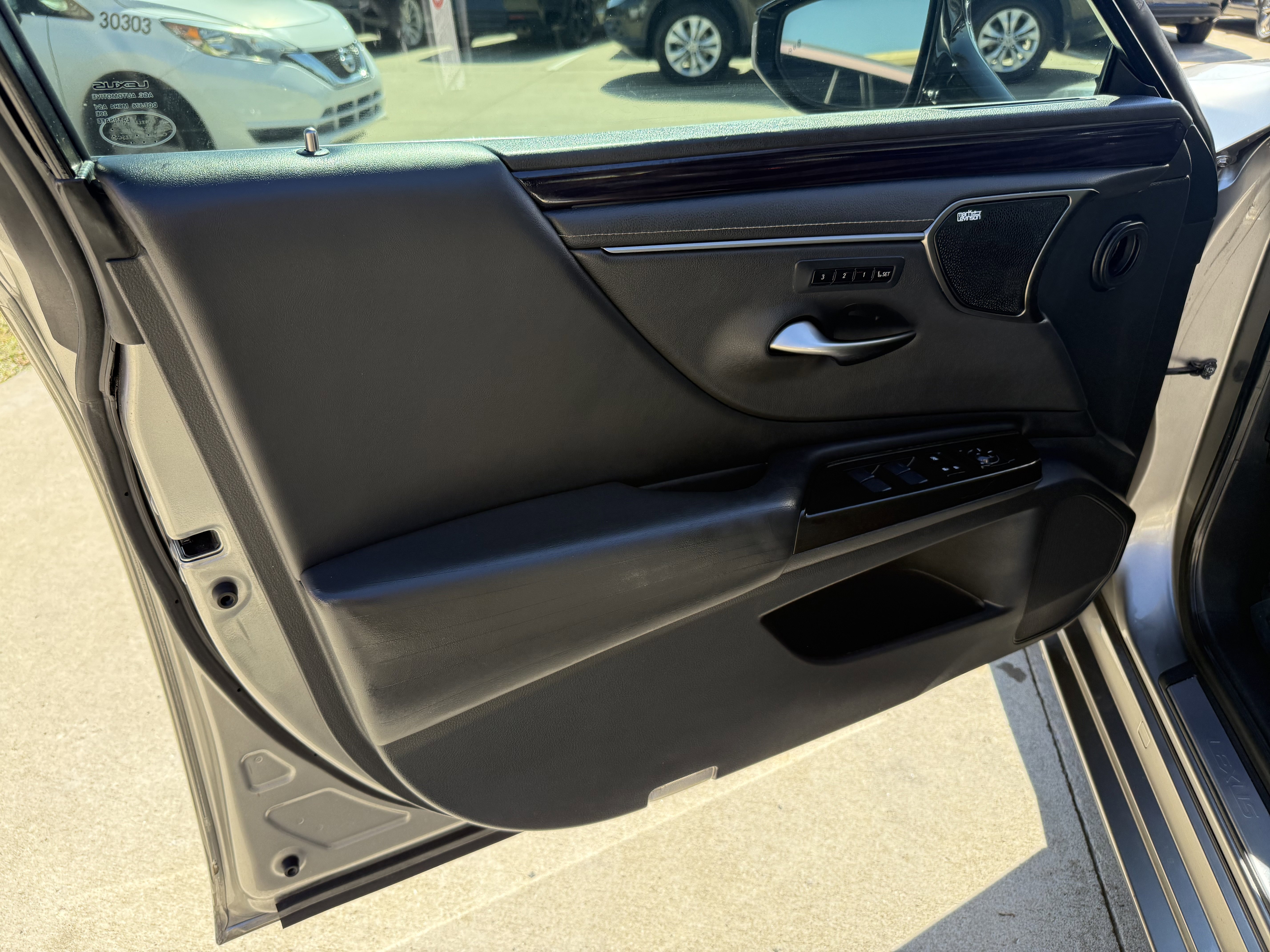 Used 2019 Lexus ES 350 Ultra Luxury image 19