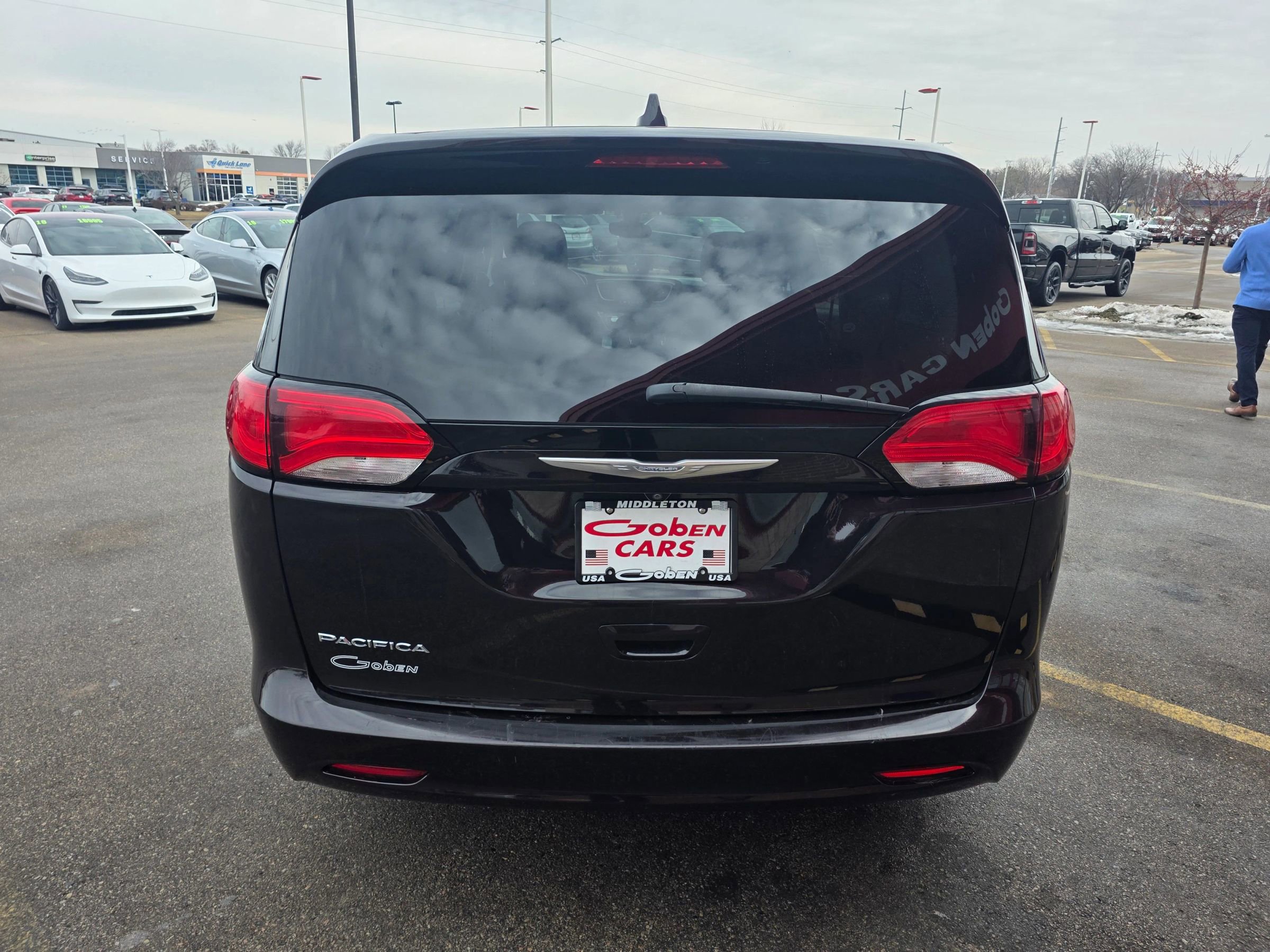 Used 2017 Chrysler Pacifica Touring image 4