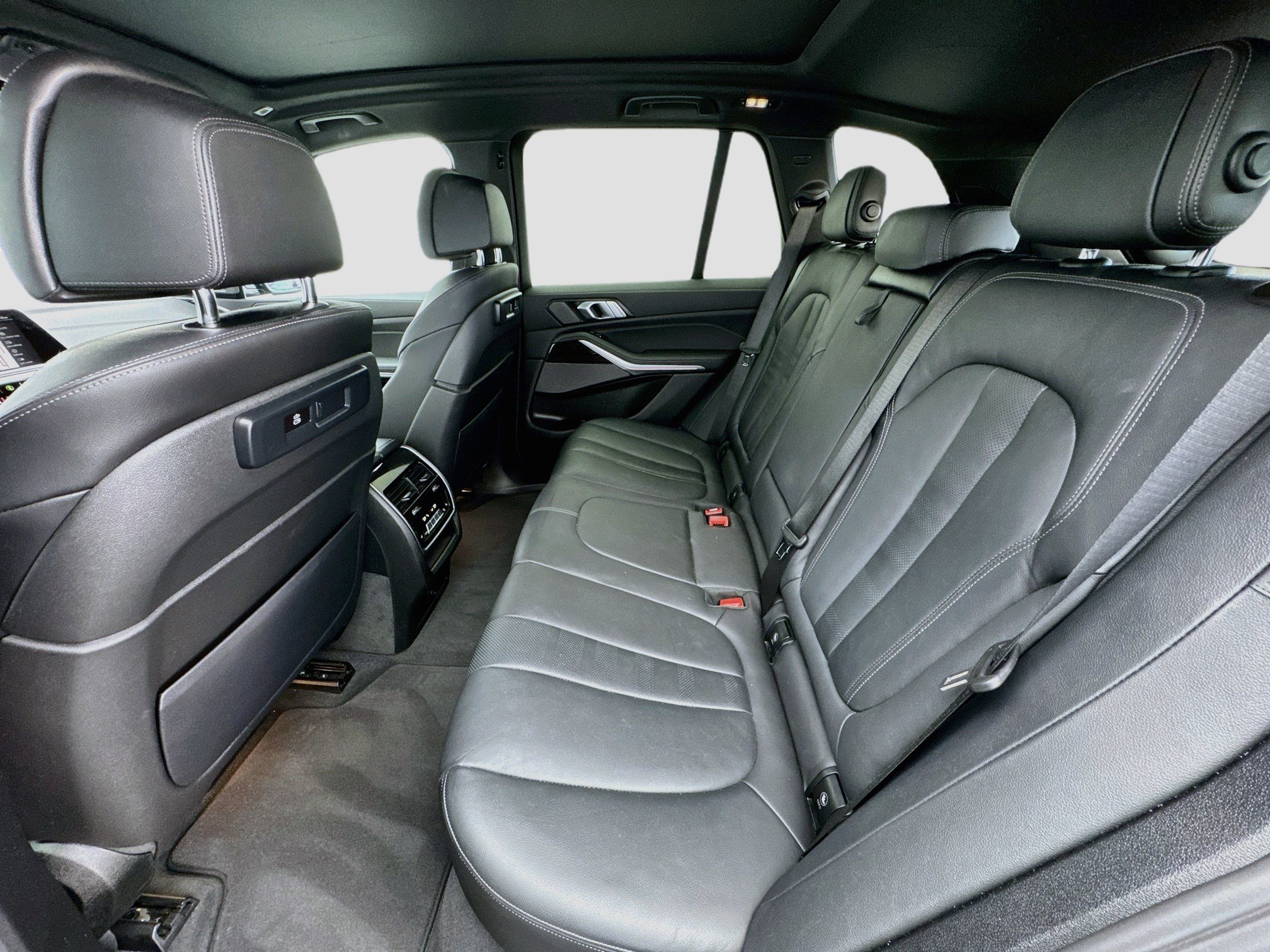 Used 2021 BMW X5 M50i w/ Premium Package AWD/4WD image 16