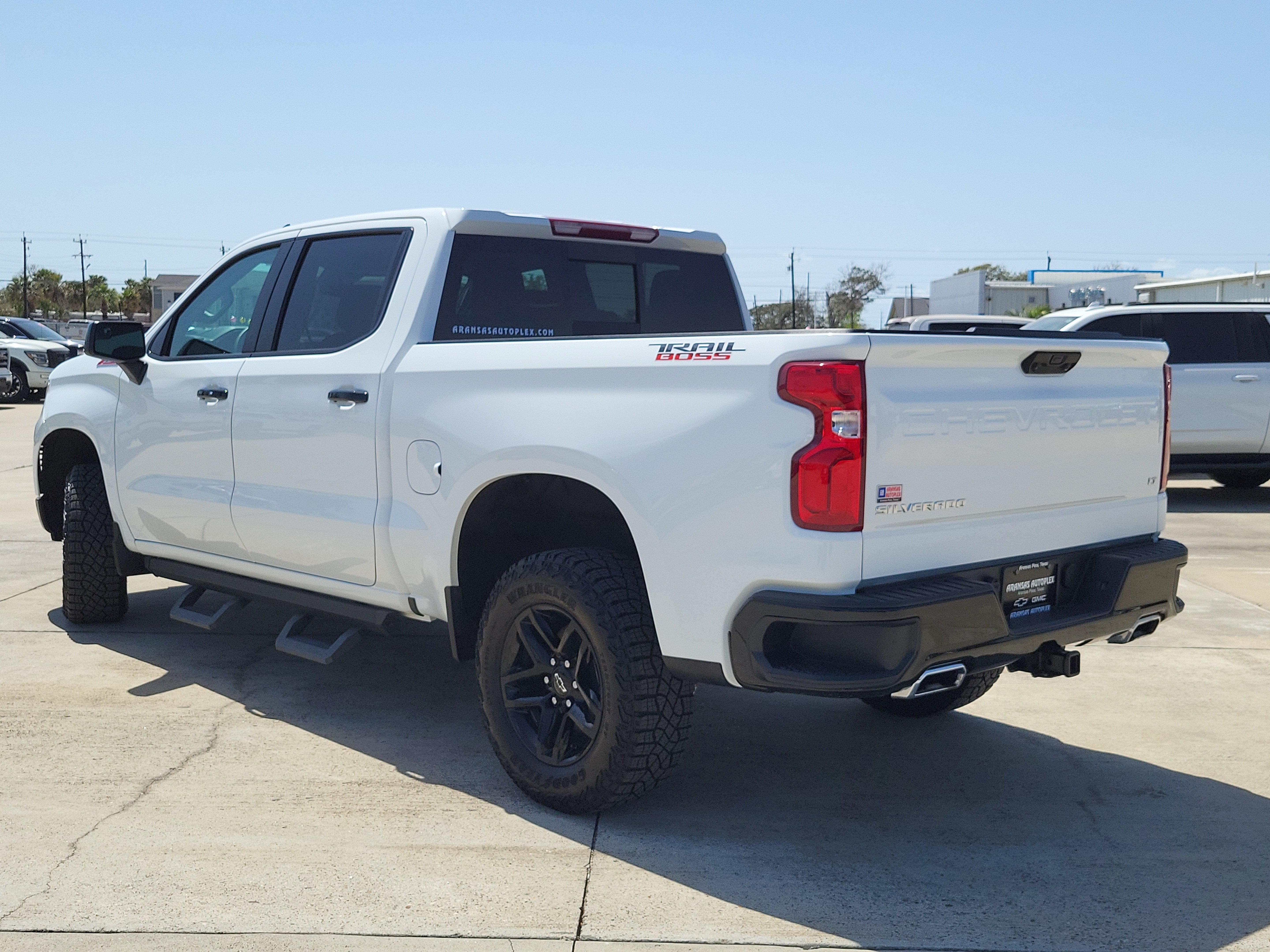 Used 2024 Chevrolet Silverado 1500 LT Trail Boss w/ Convenience Package II AWD/4WD image 7