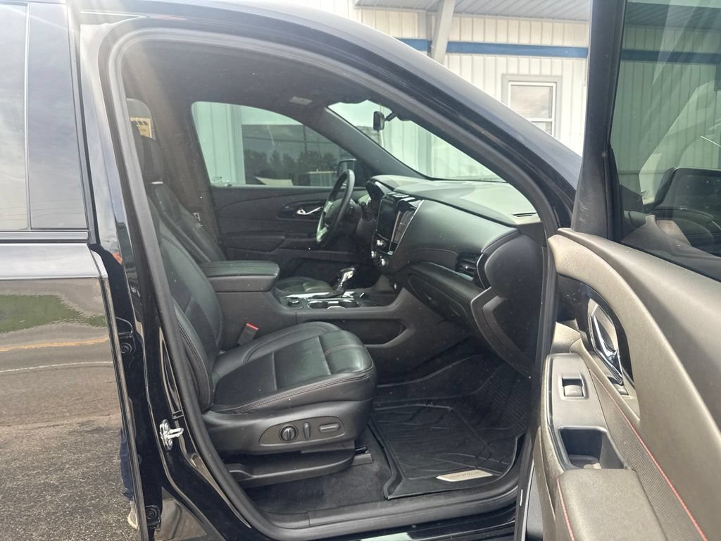 Used 2023 Chevrolet Traverse RS w/ LPO, Floor Liner Package FWD image 24