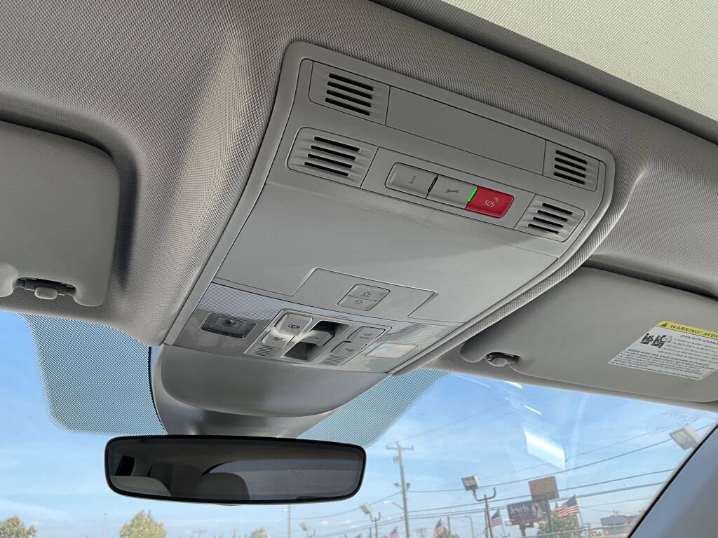 New 2025 Volkswagen Taos SE image 15