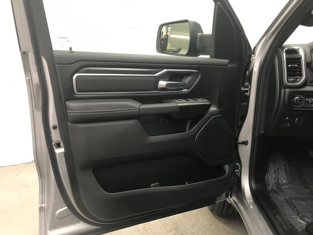 New 2026 RAM 1500 4x4 Crew Cab image 10
