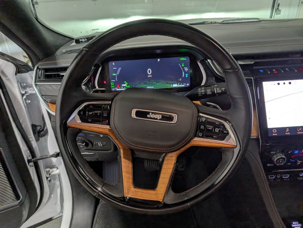 Used 2022 Jeep Grand Cherokee Summit AWD/4WD image 18