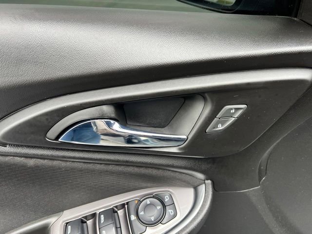 Used 2020 Chevrolet Malibu LT FWD image 25