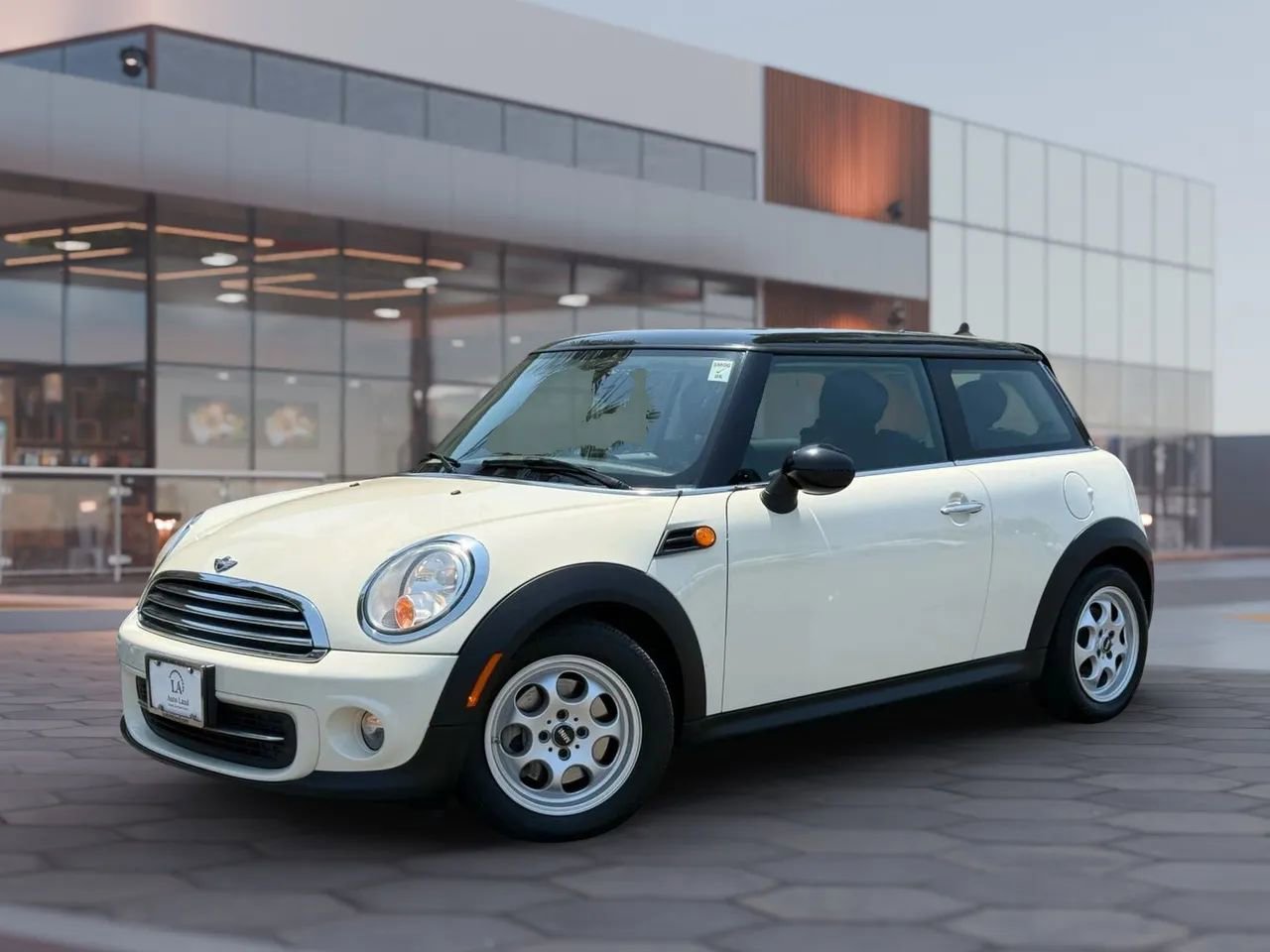 Used 2013 MINI Cooper Hardtop image 2