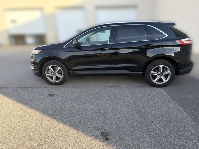 Used 2019 Ford Edge Titanium w/ Cold Weather Package AWD/4WD image 13