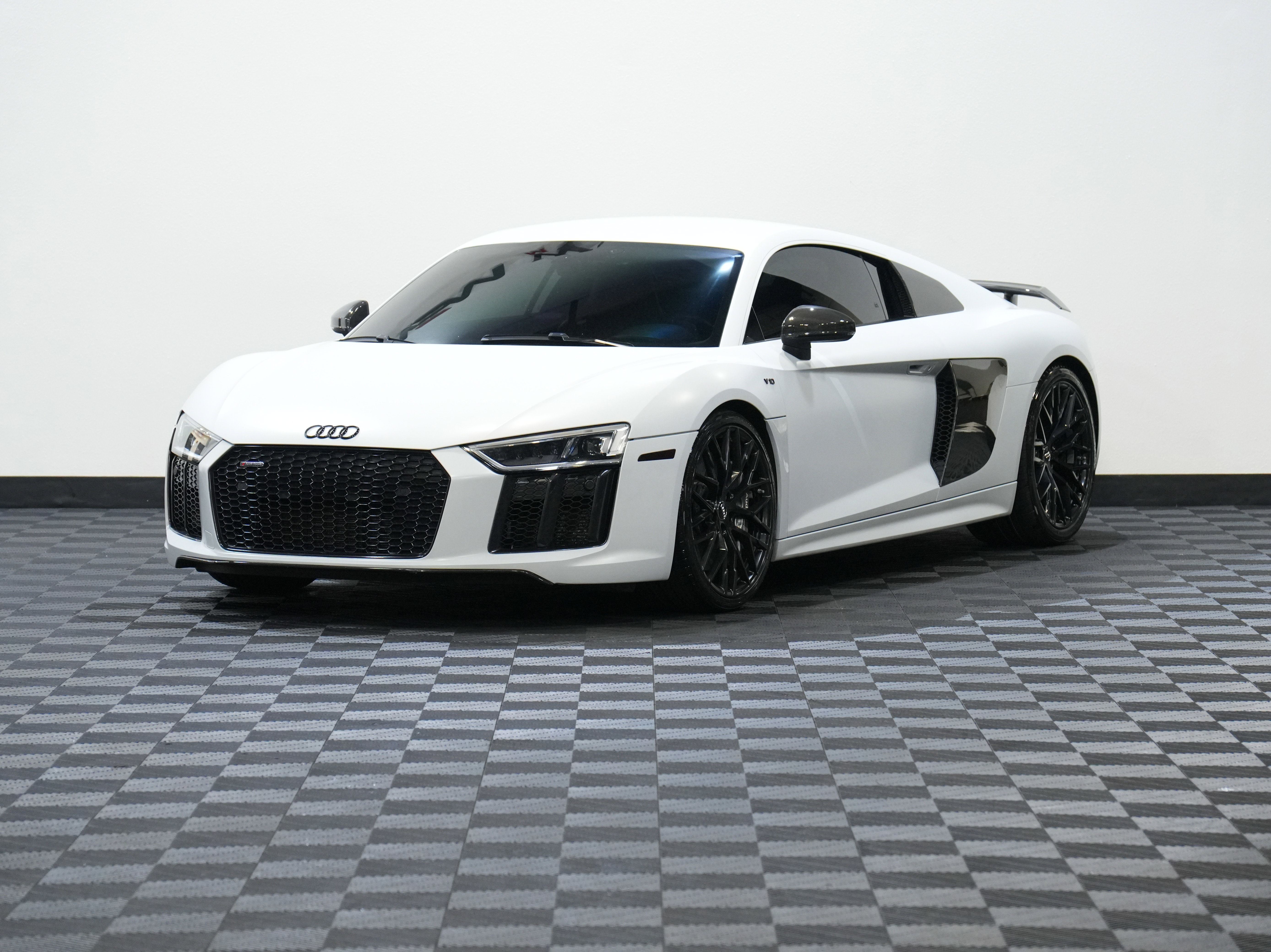 Used 2018 Audi R8 V10 plus image 3