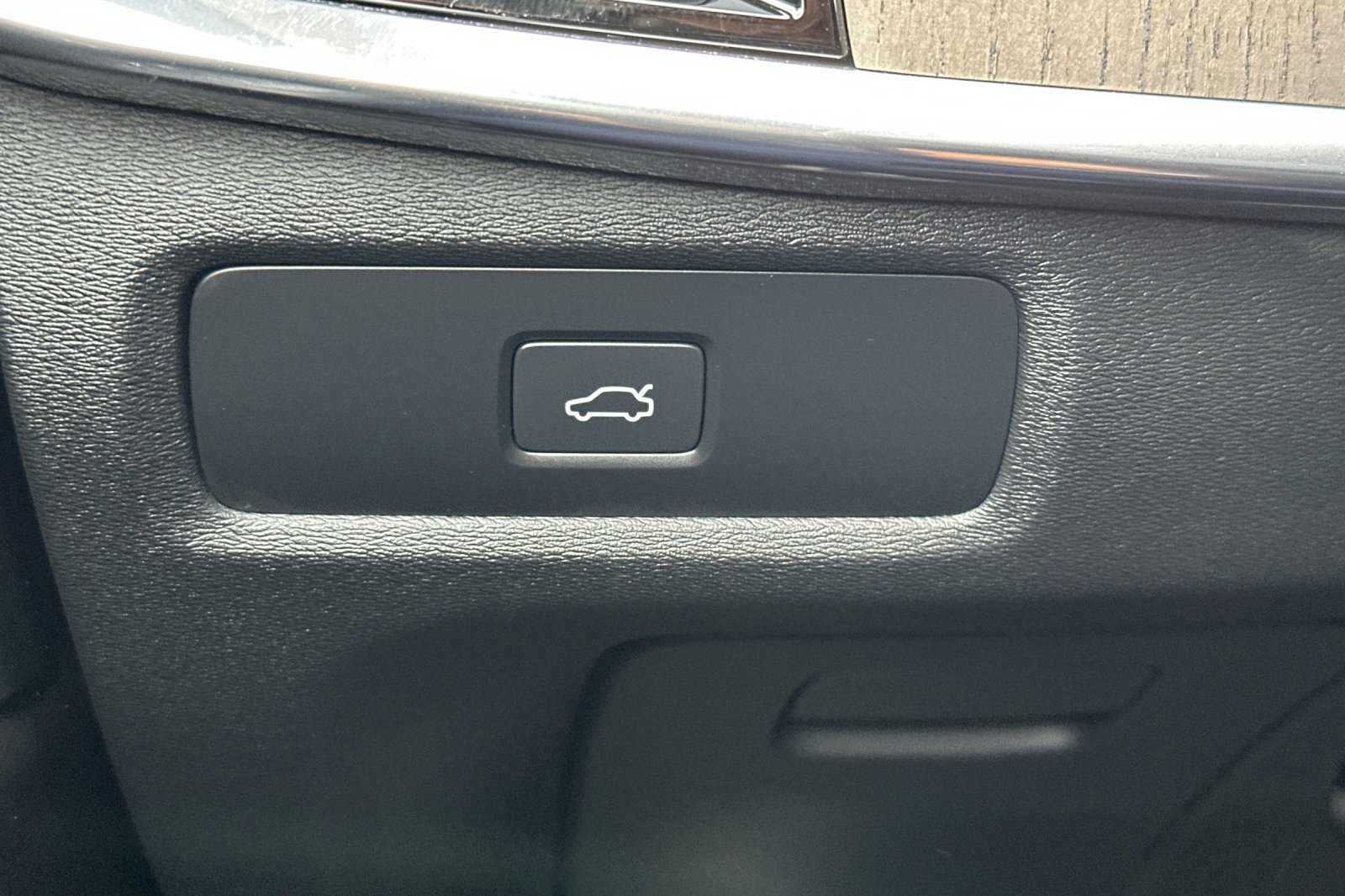 Certified 2023 Volvo S90 B6 Plus w/ Protection Package Premier image 33