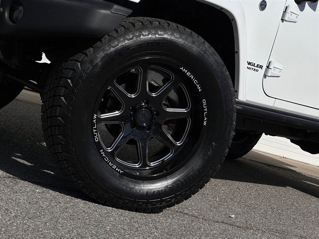 Used 2017 Jeep Wrangler Unlimited Sahara image 5