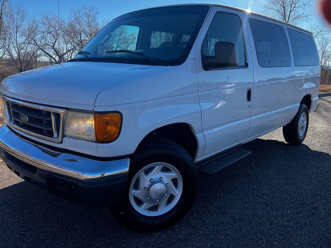 Used 2007 Ford E-350 and Econoline 350 XLT image 4