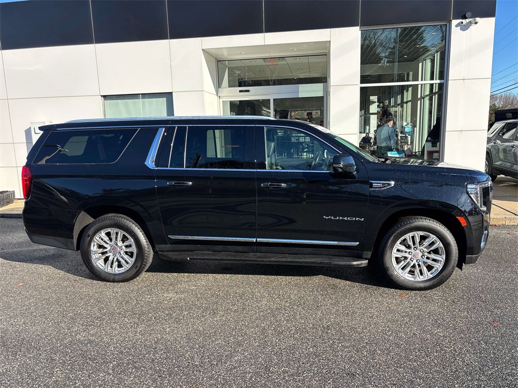 Used 2021 GMC Yukon XL SLT w/ SLT Premium Package image 2