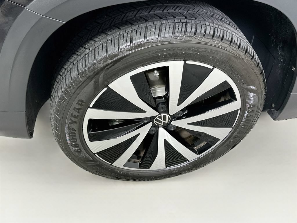 Used 2024 Volkswagen Taos SE FWD image 25