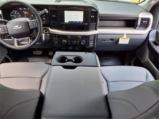 New 2025 Ford F550 4x4 Crew Cab image 11
