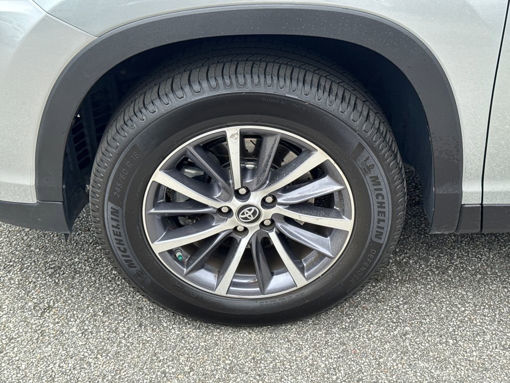 Used 2019 Toyota Highlander XLE FWD image 11